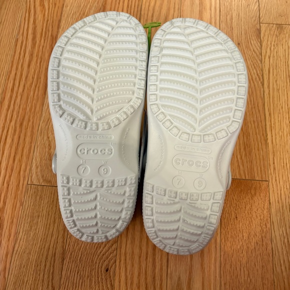 Crocs Classic Clog in Atmosphere - Picture 3 of 11